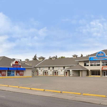 Colonial Square Inn & Suites Saskatoon Exterior foto