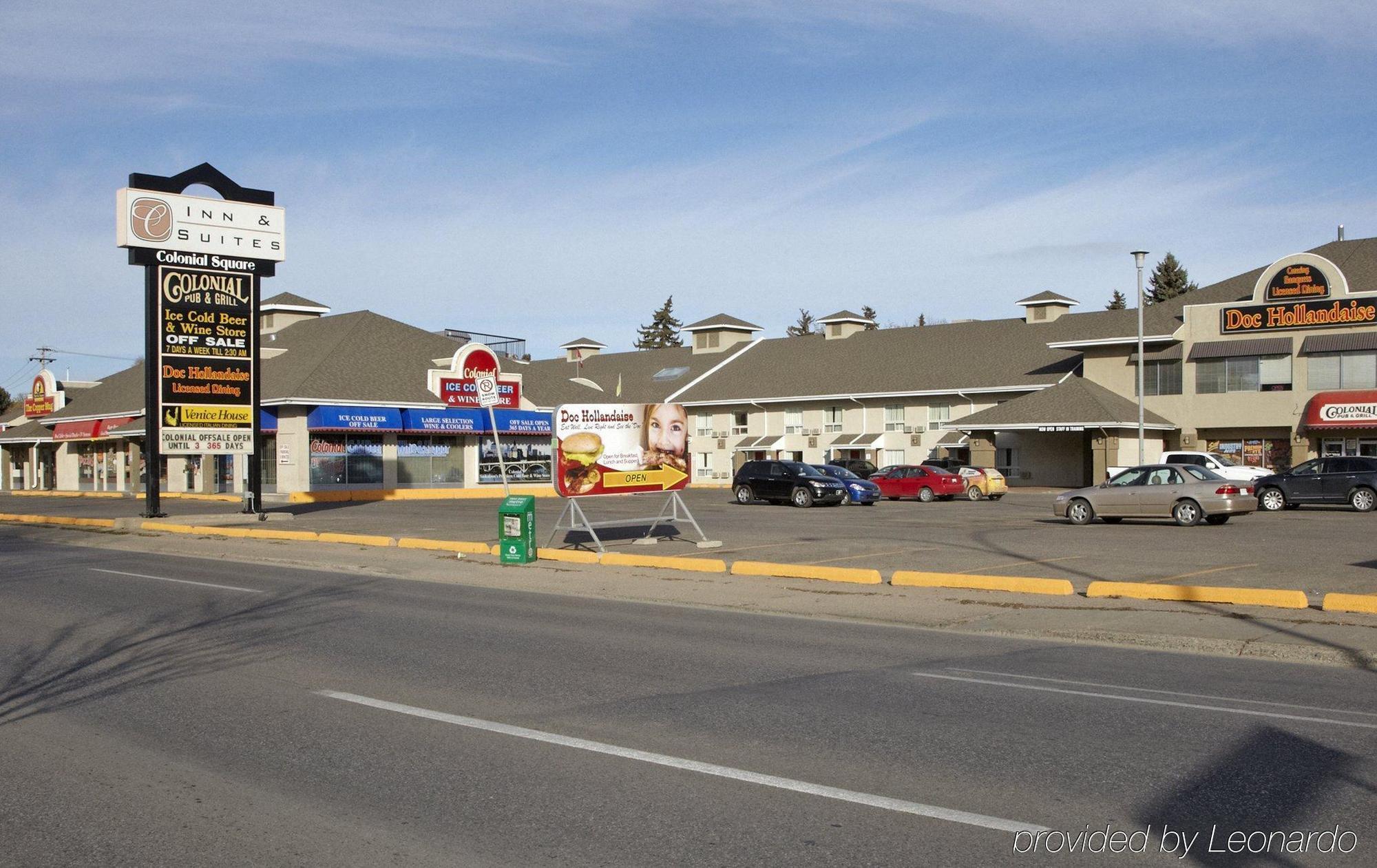 Colonial Square Inn & Suites Saskatoon Exterior foto