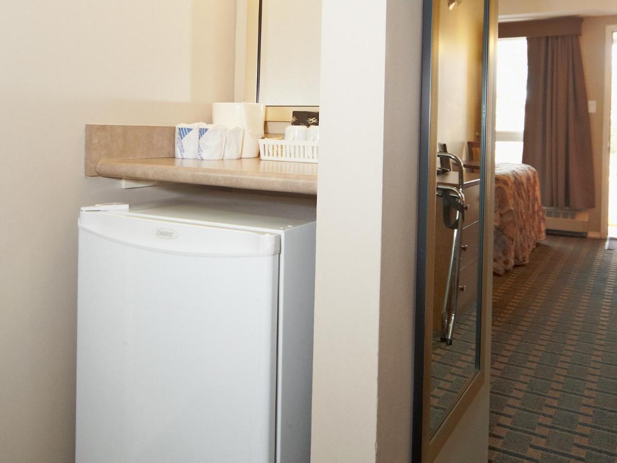 Colonial Square Inn & Suites Saskatoon Habitación foto